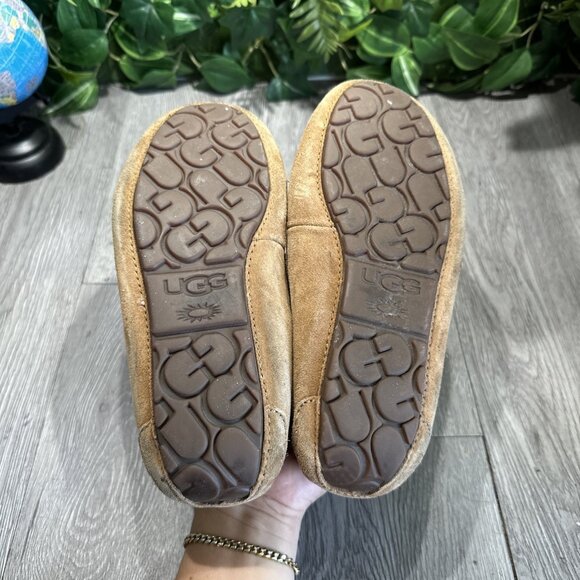 UGG Women's Dakota Suede Moccasin Slippers Chestnut Brown Size 5 1107949 - Picture 7 of 8